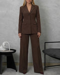 Conjunto de pantalón y blazer de tres botones