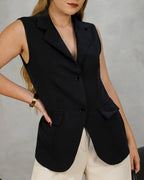 Blazer largo sin mangas con dos botones