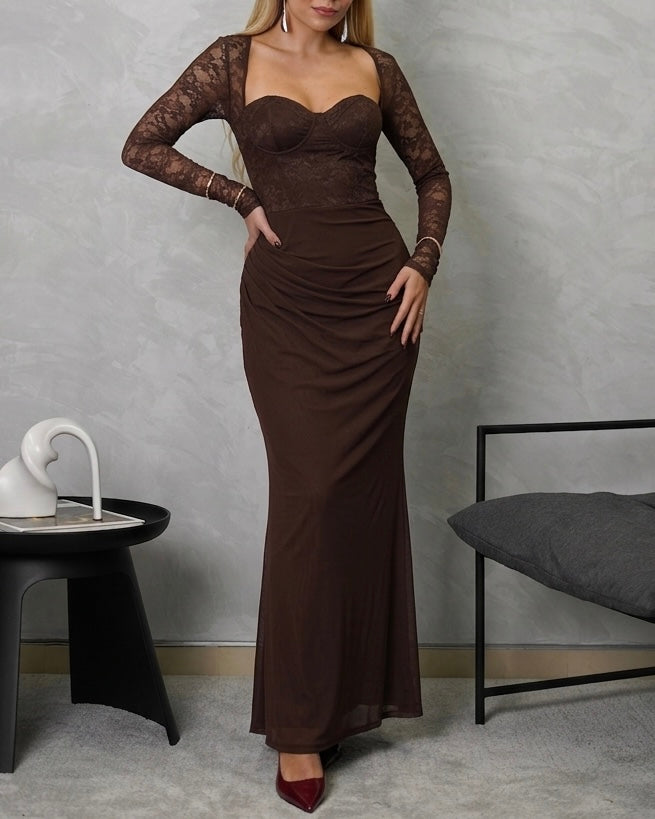 Vestido de manga larga en encaje con transparencias