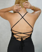 Vestido de tiras finas y abertura en pierna