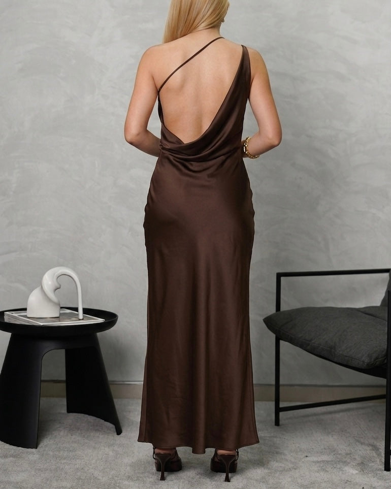Vestido asimétrico de espalda escotada