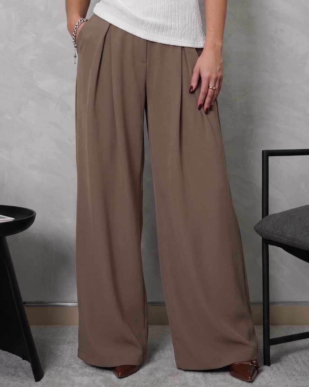 Pantalón ancho de una pinza grande