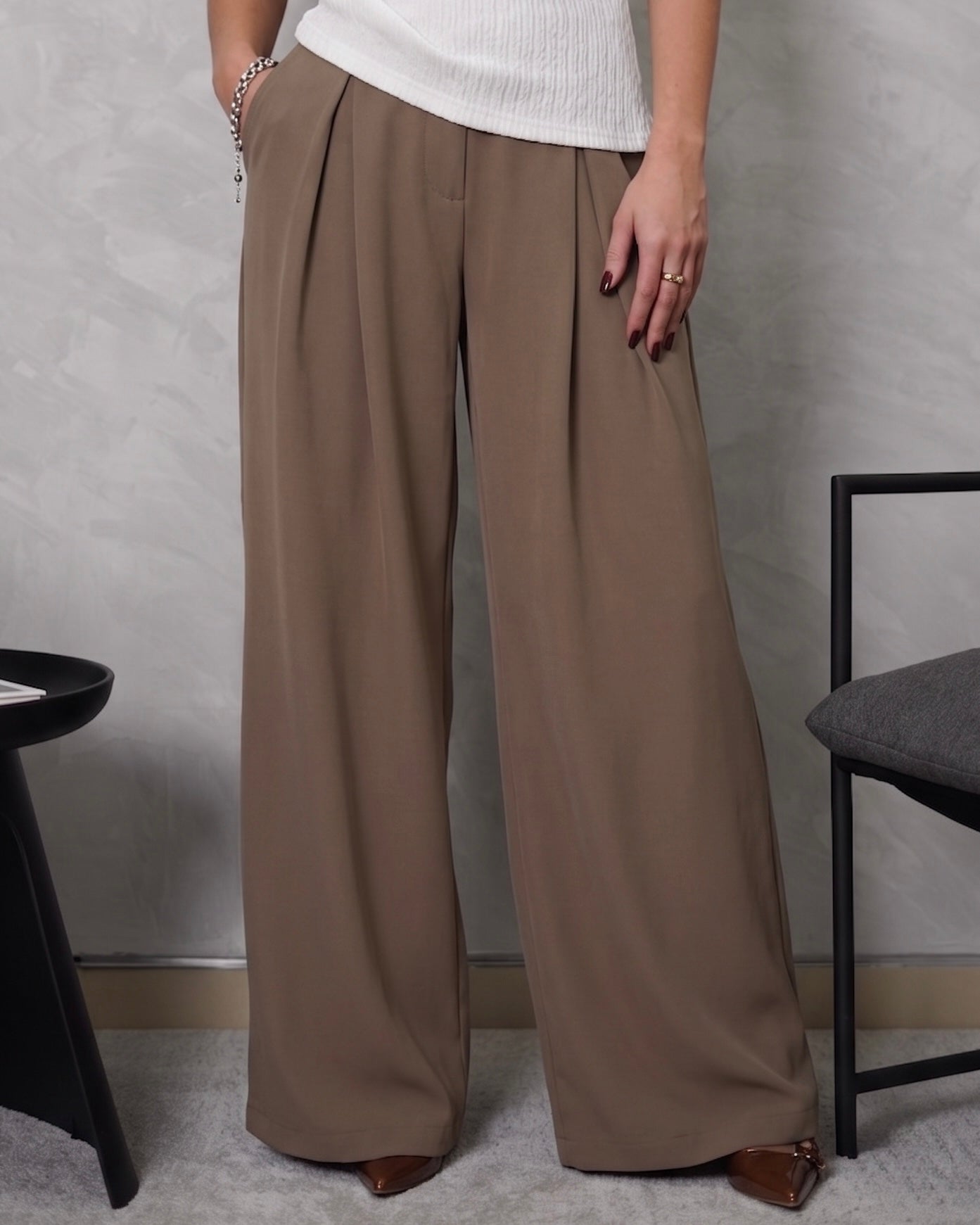 Pantalón ancho de una pinza grande