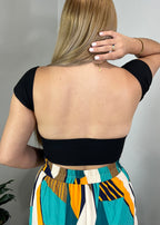 Crop top con nudo en el medio