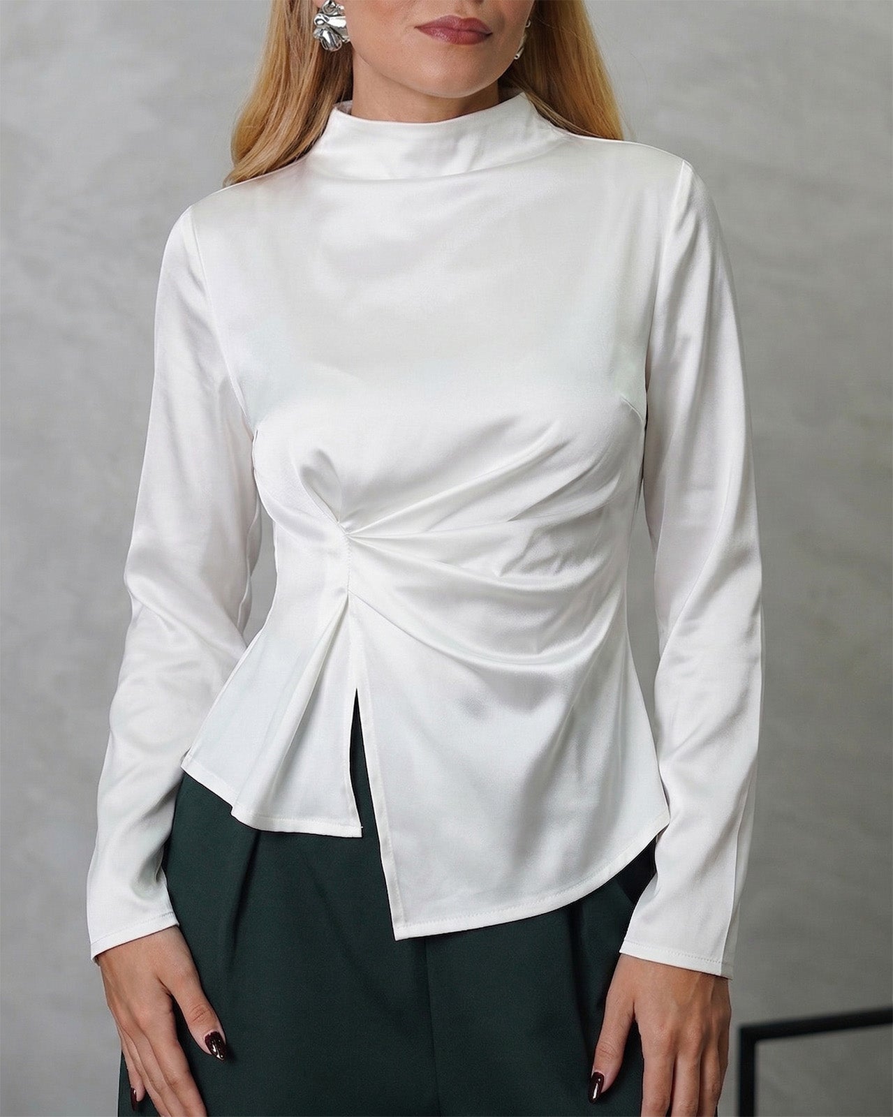 Blusa manga larga de seda con nudo lateral