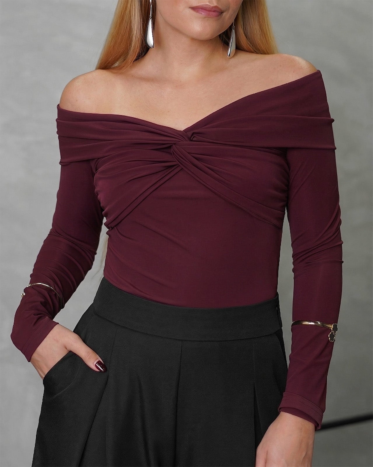 Body off shoulder manga larga entrelazado