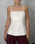 Blusa ajustada de tiras con escote de encaje y corte acampanado
