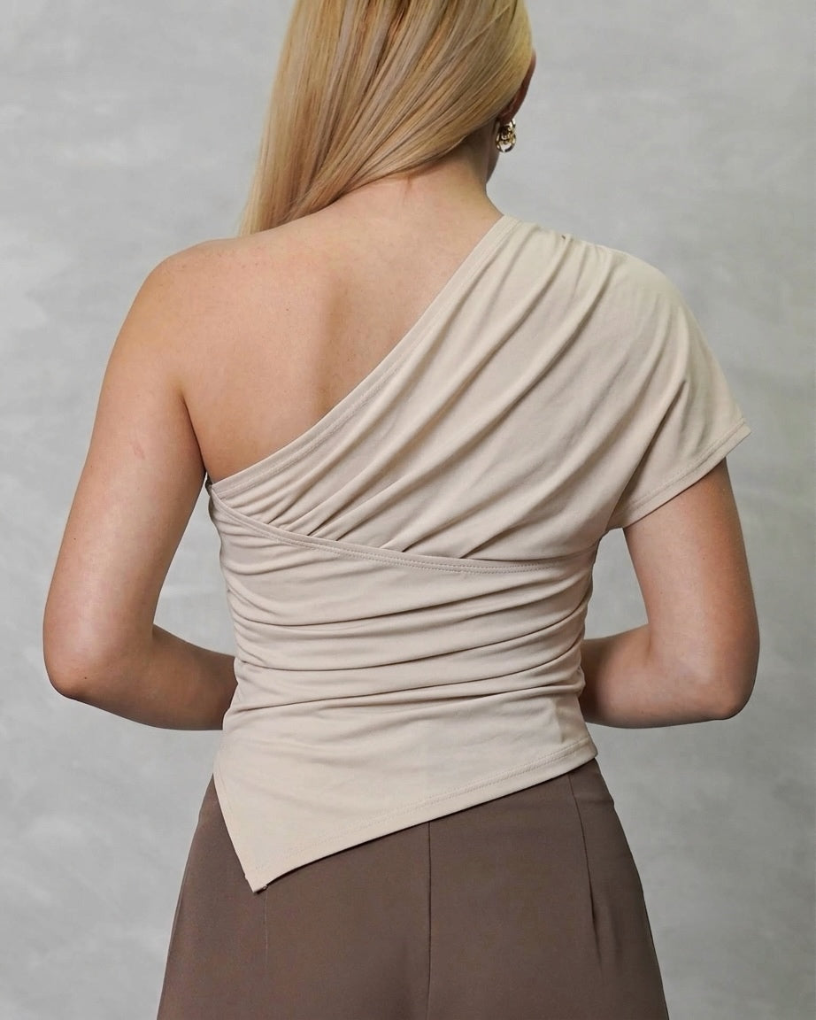 Blusa de un hombro cubierto con nudo y tira larga