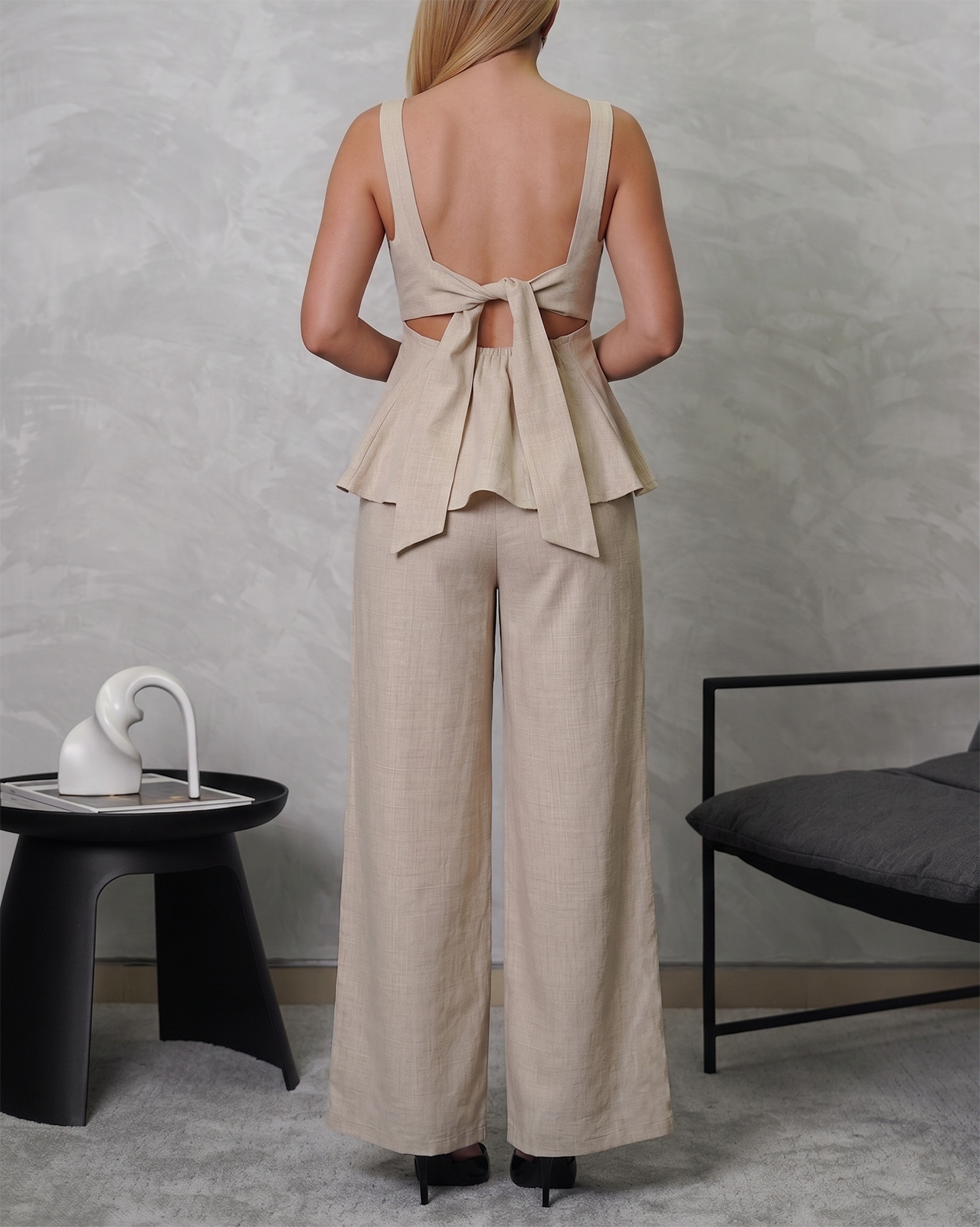 Conjunto de pantalón y blusa campanada con escote en la espalda