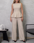 Conjunto de pantalón y blusa campanada con escote en la espalda