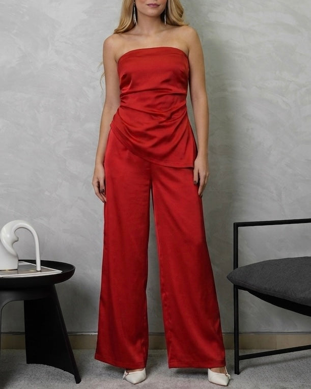 Conjunto de pantalón y blusa strapless de seda asimétrica