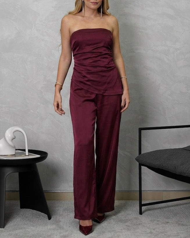 Conjunto de pantalón y blusa strapless de seda asimétrica