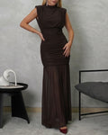 Vestido de hombros cubiertos con transparencia