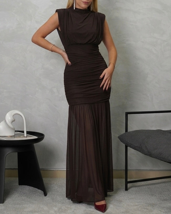 Vestido de hombros cubiertos con transparencia