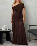 Vestido largo de un hombro con transparencia abajo