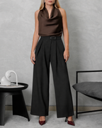 Pantalón ancho de pinzas con dos botones horizontales