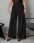 Pantalón ancho de pinzas con dos botones horizontales
