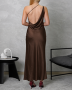 Vestido asimétrico de espalda escotada