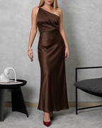 Vestido asimétrico de espalda escotada