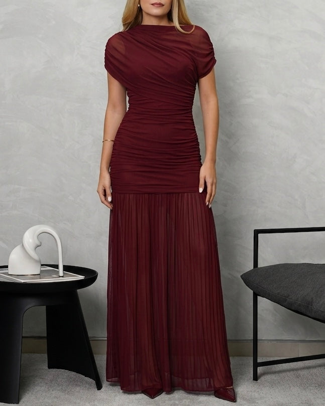 Vestido de hombros cubiertos con transparencia entrelazada