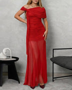 Vestido largo de un hombro con transparencia abajo