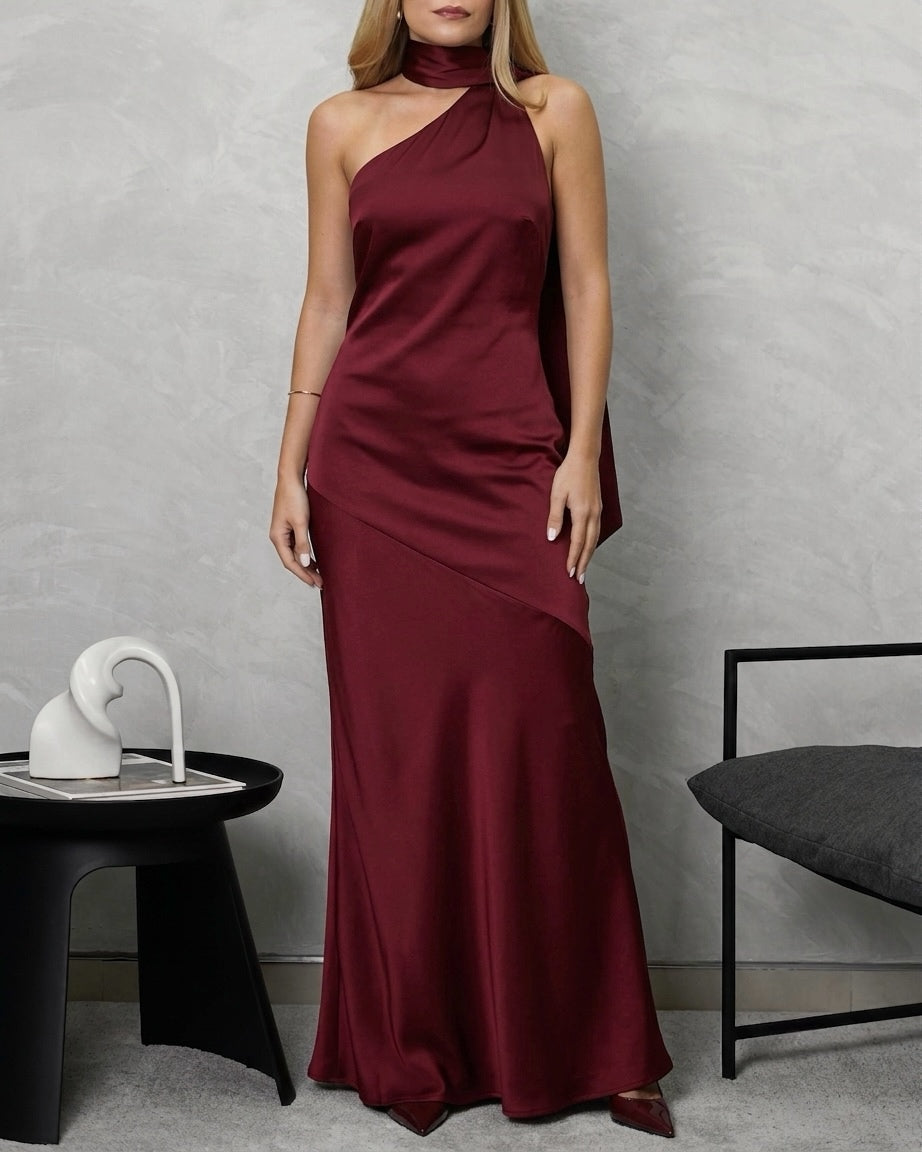 Vestido largo cuello halter con tira colgante y espalda escotada