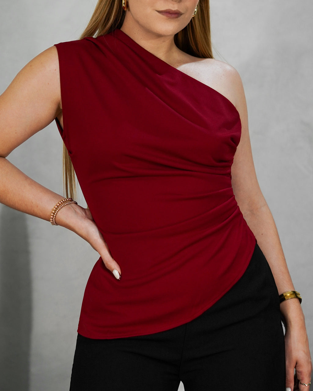 Blusa asimetrica corte griego larga