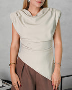 Blusa asimetrica de hombreras