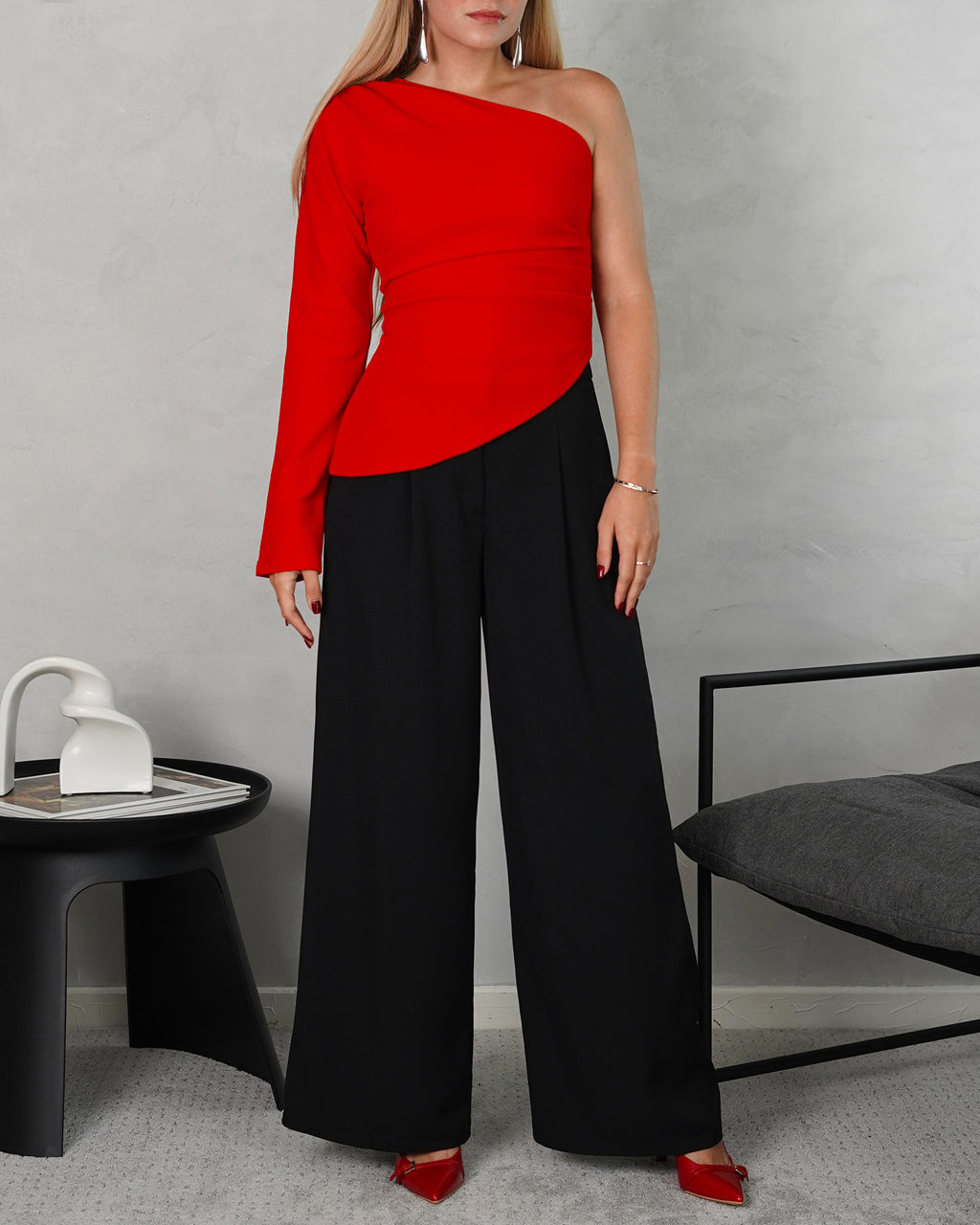 Blusa asimétrica de una manga larga con textura