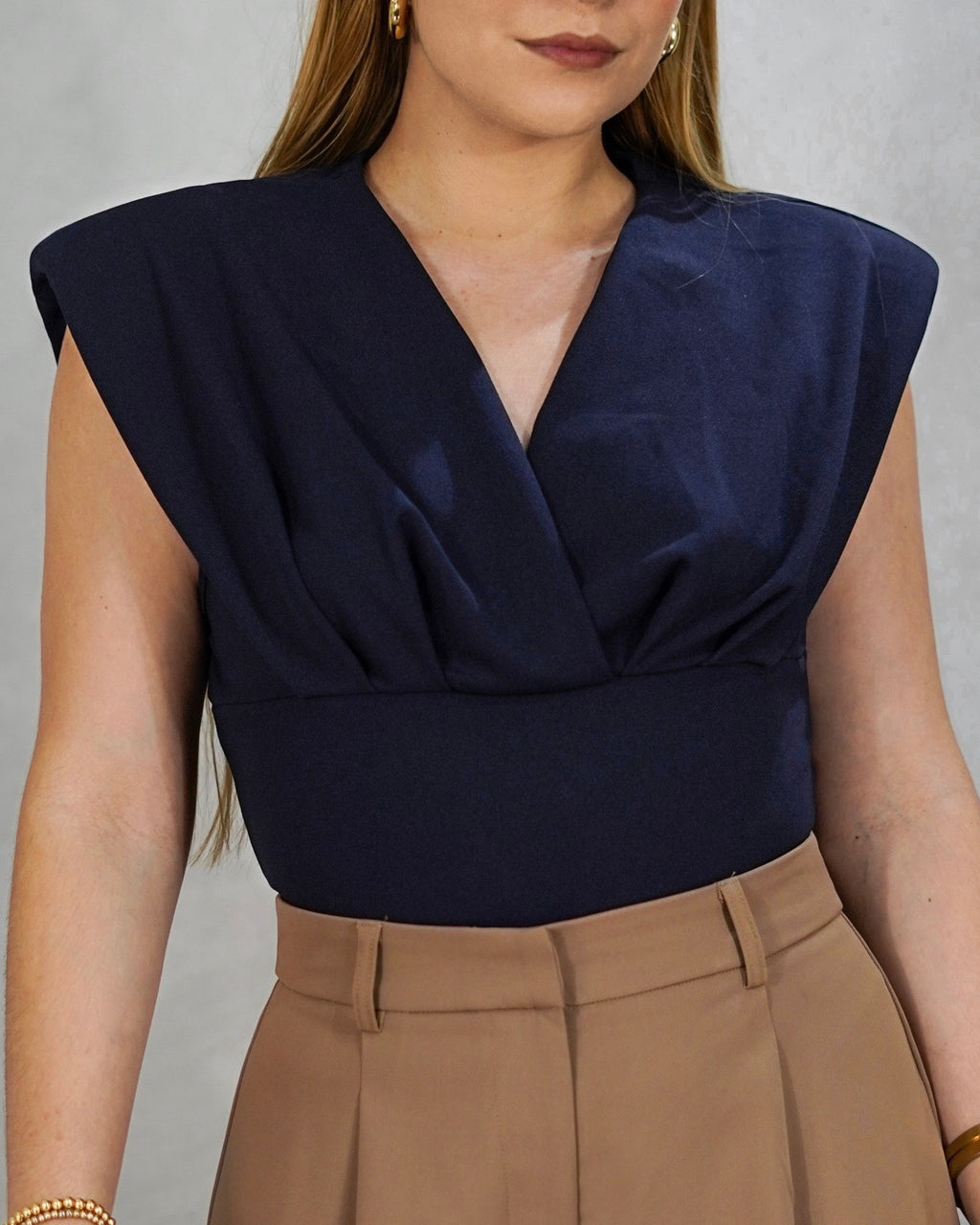 Blusa con hombreras
