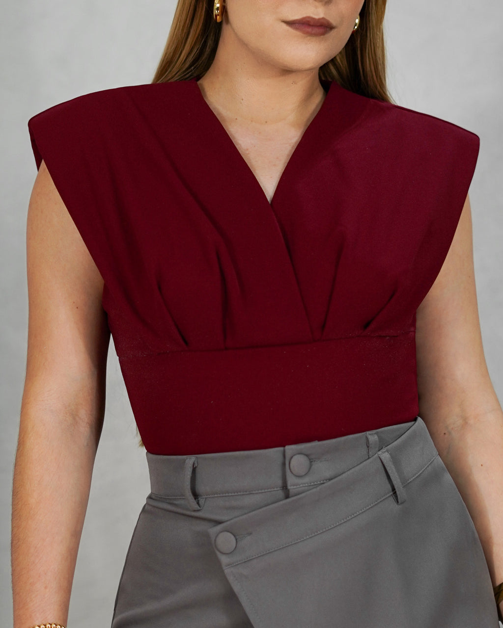 Blusa con hombreras