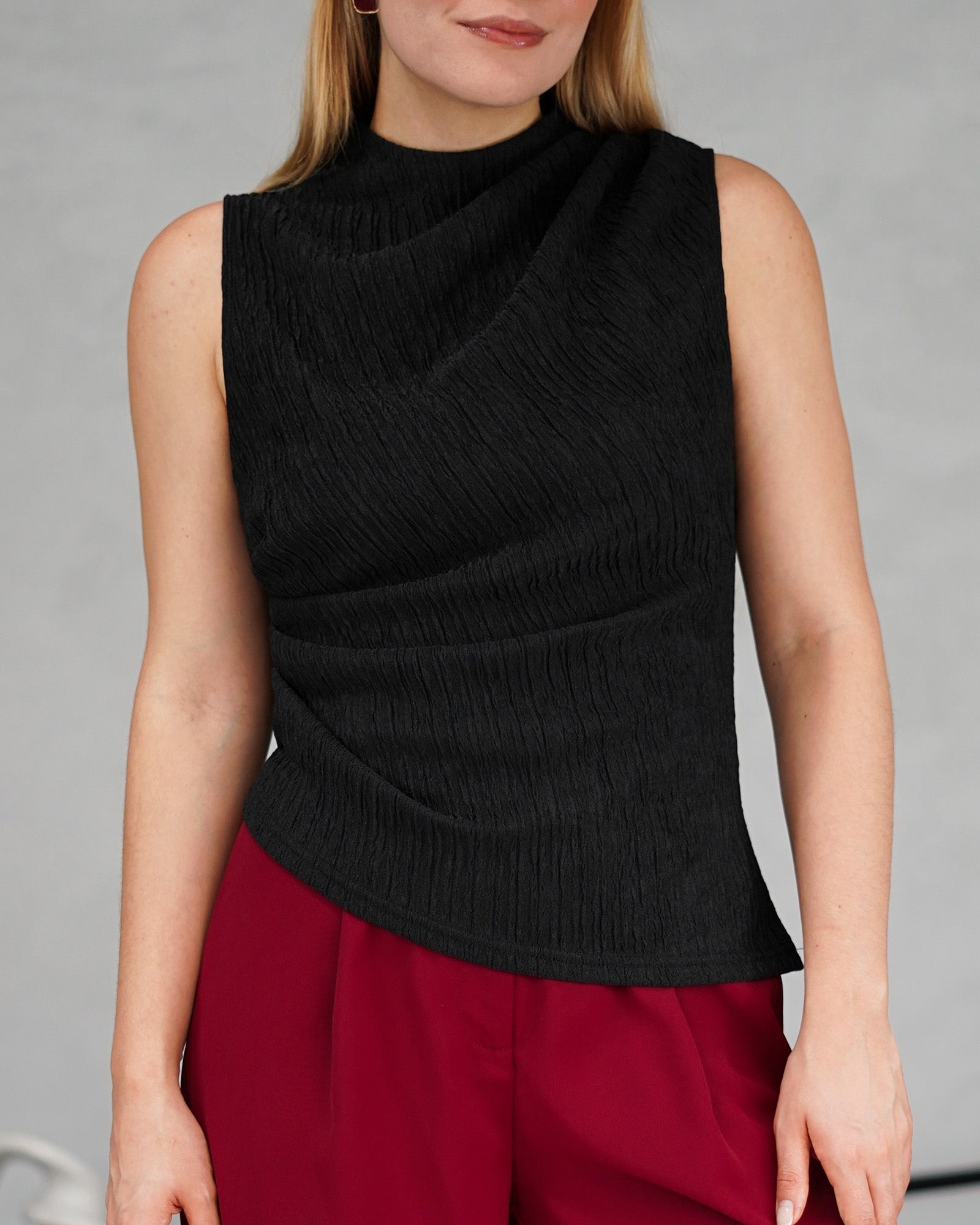 Blusa corte alto asimetrica con textura