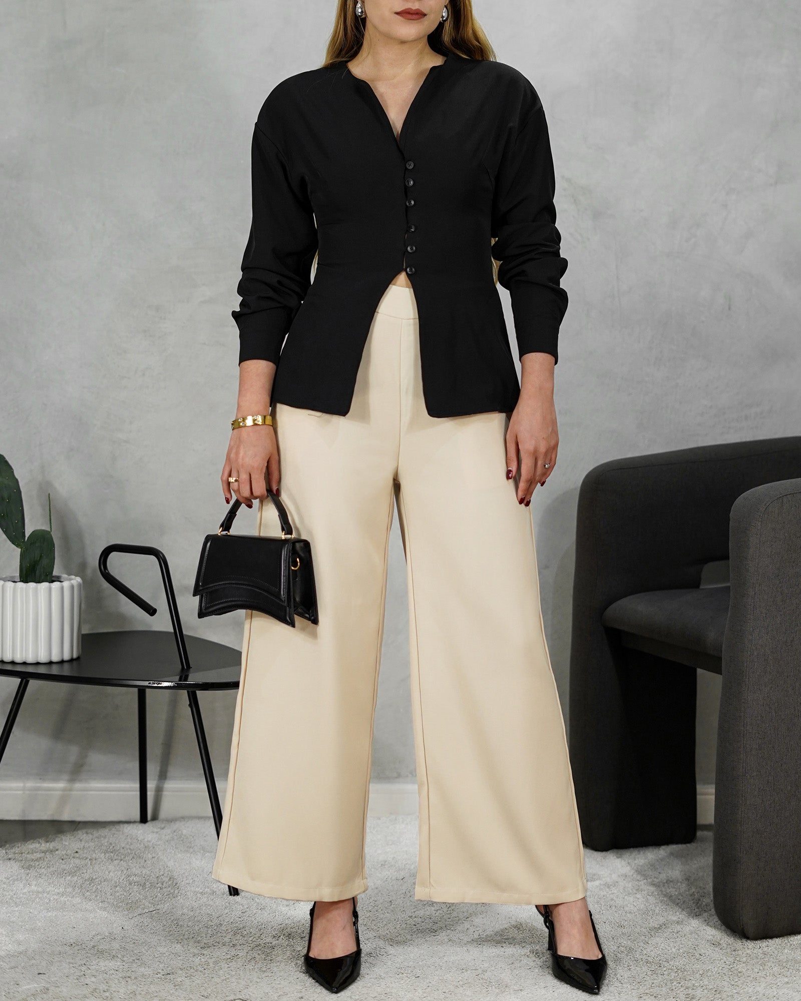 Blusa manga larga con botones abierta