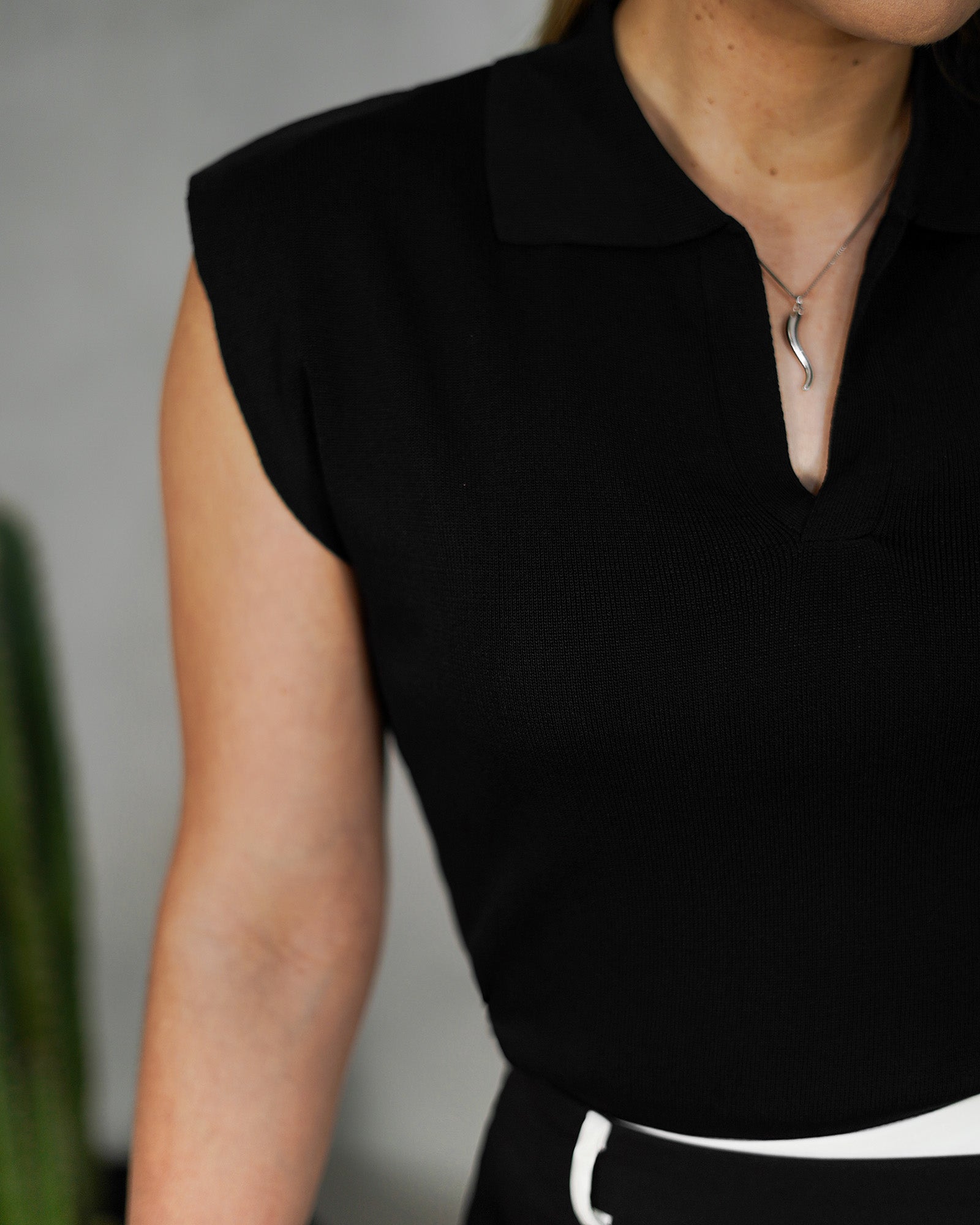 Blusa tipo chemise con hombros largos