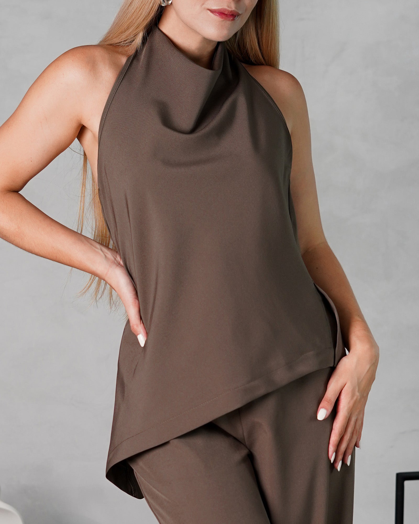 Conjunto de pantalón y blusa al cuello