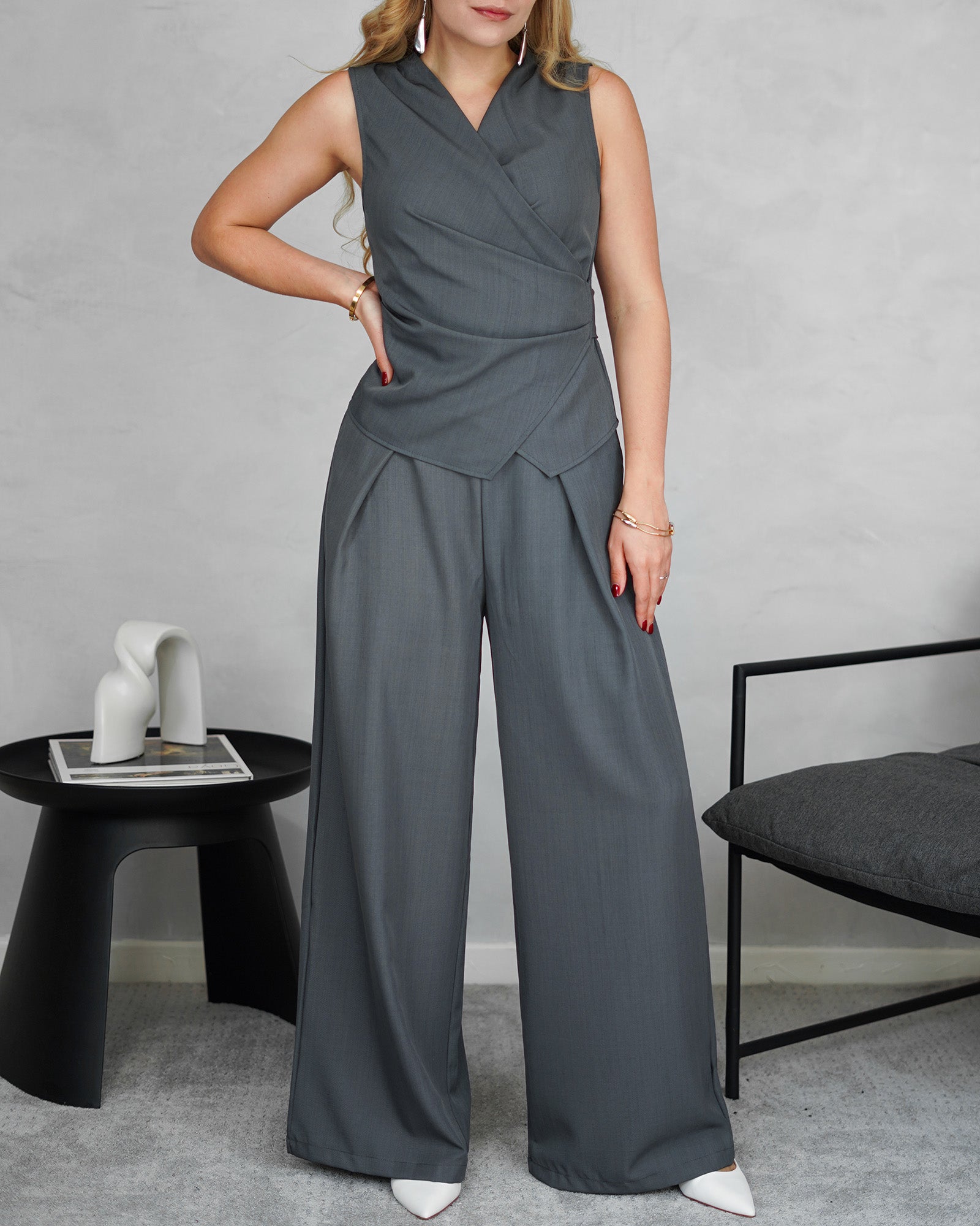 Conjunto de pantalón y chaleco amarrado atrás