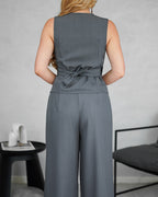 Conjunto de pantalón y chaleco amarrado atrás