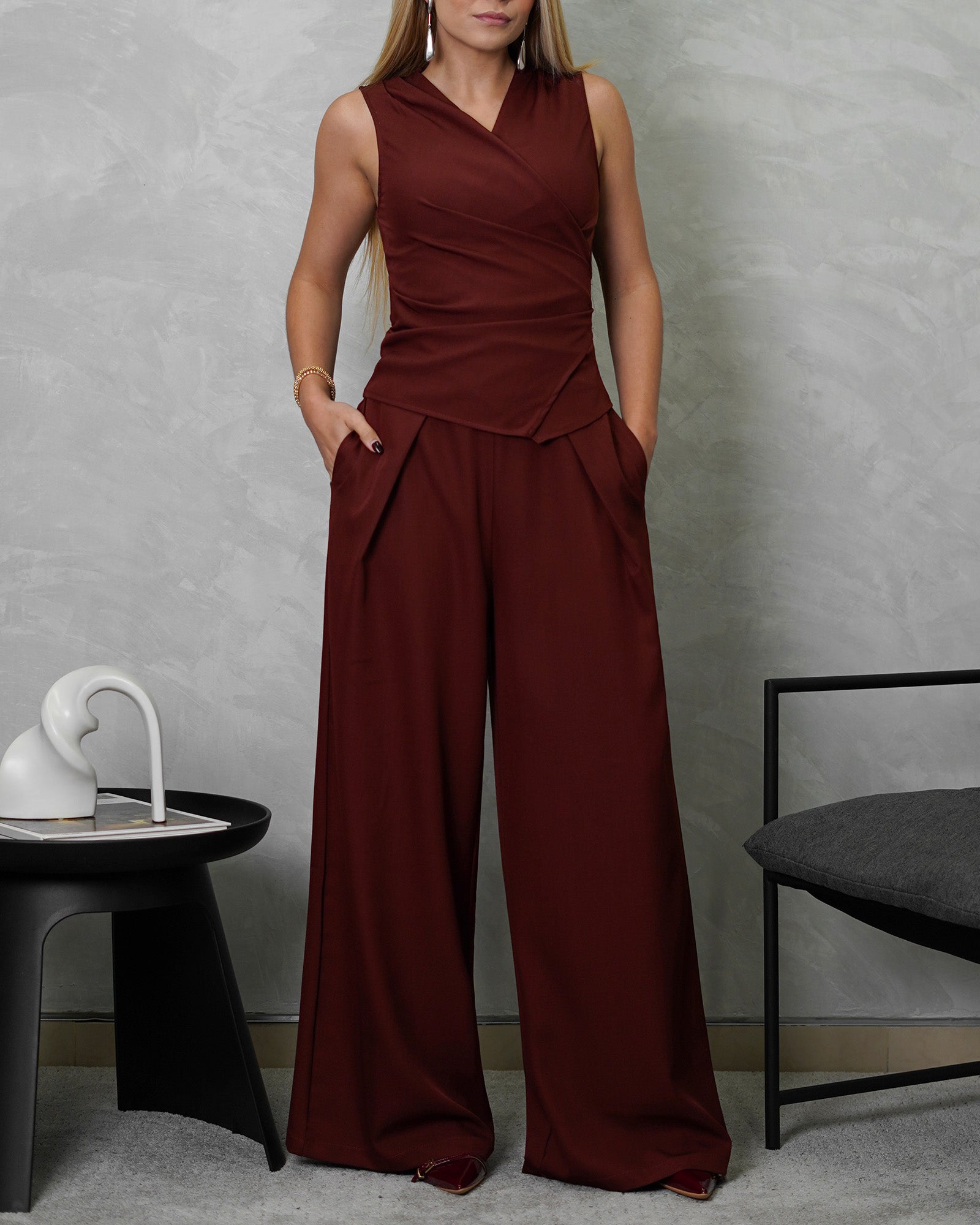 Conjunto de pantalón y chaleco amarrado atrás