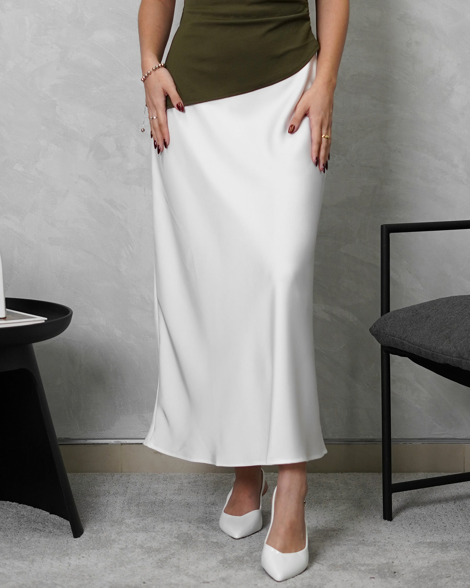 Falda larga de seda satinada