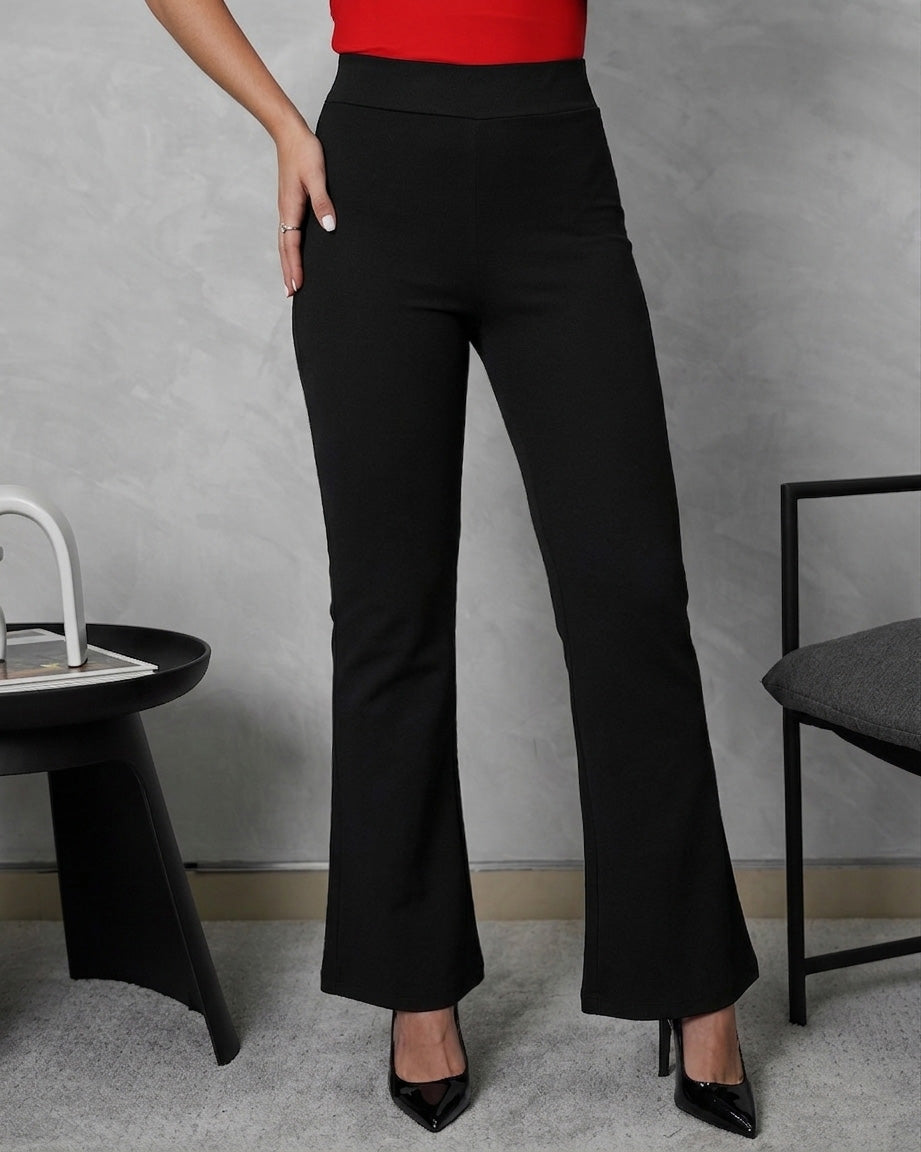 Pantalón acampanado de tela suave