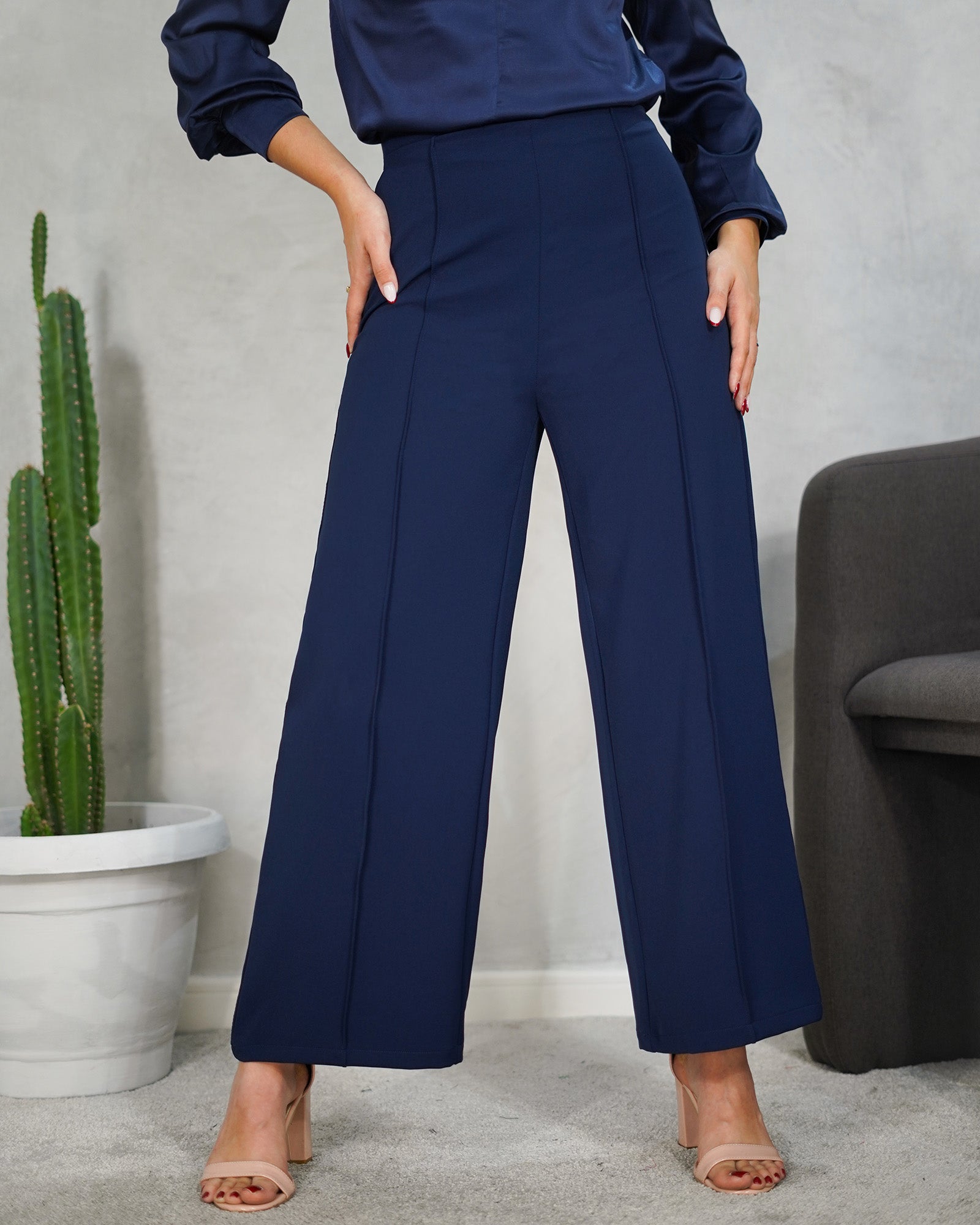 Pantalón ancho con lineal de tela en medio