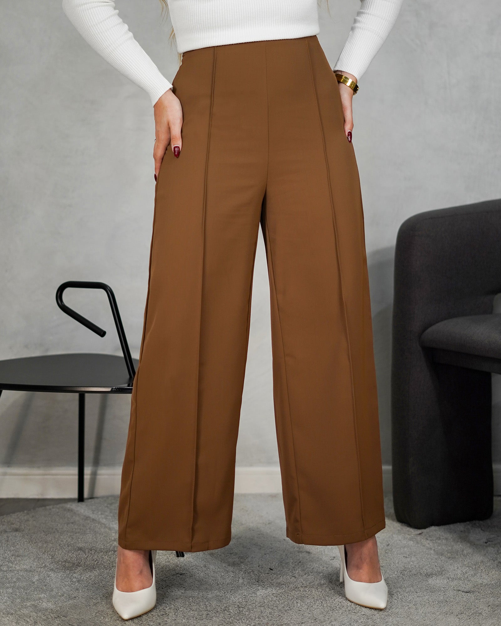 Pantalón ancho con lineal de tela en medio