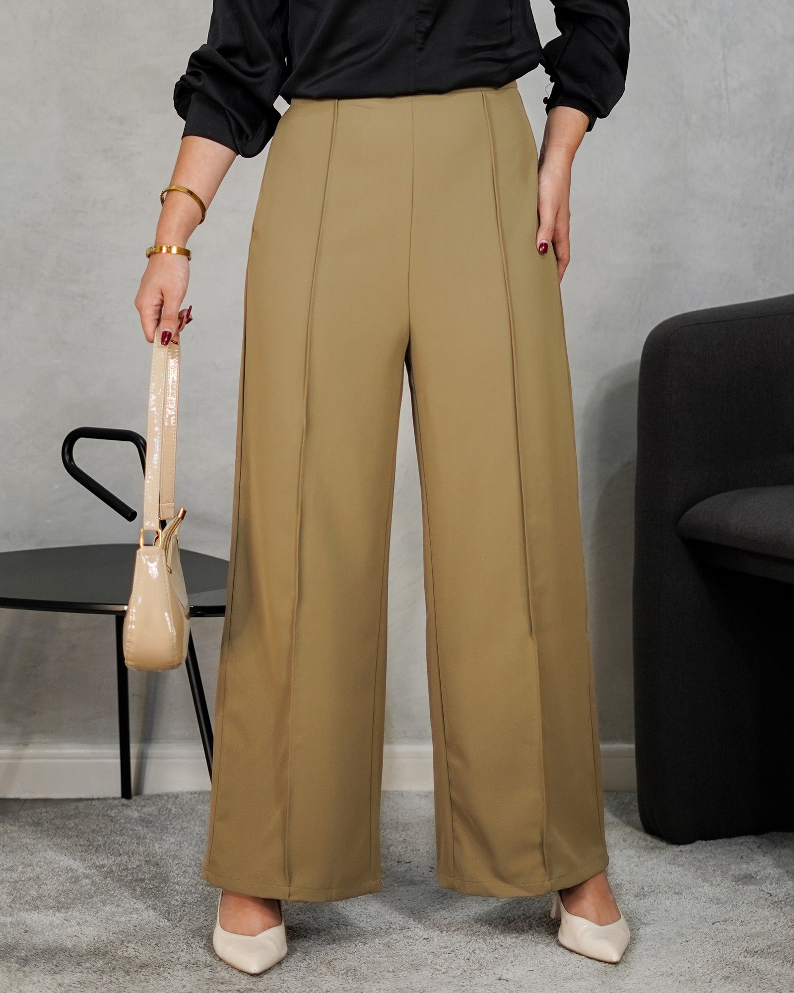 Pantalón ancho con lineal de tela en medio