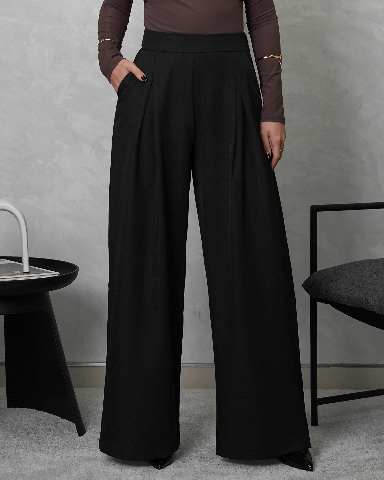 Pantalón ancho de una pinza grande