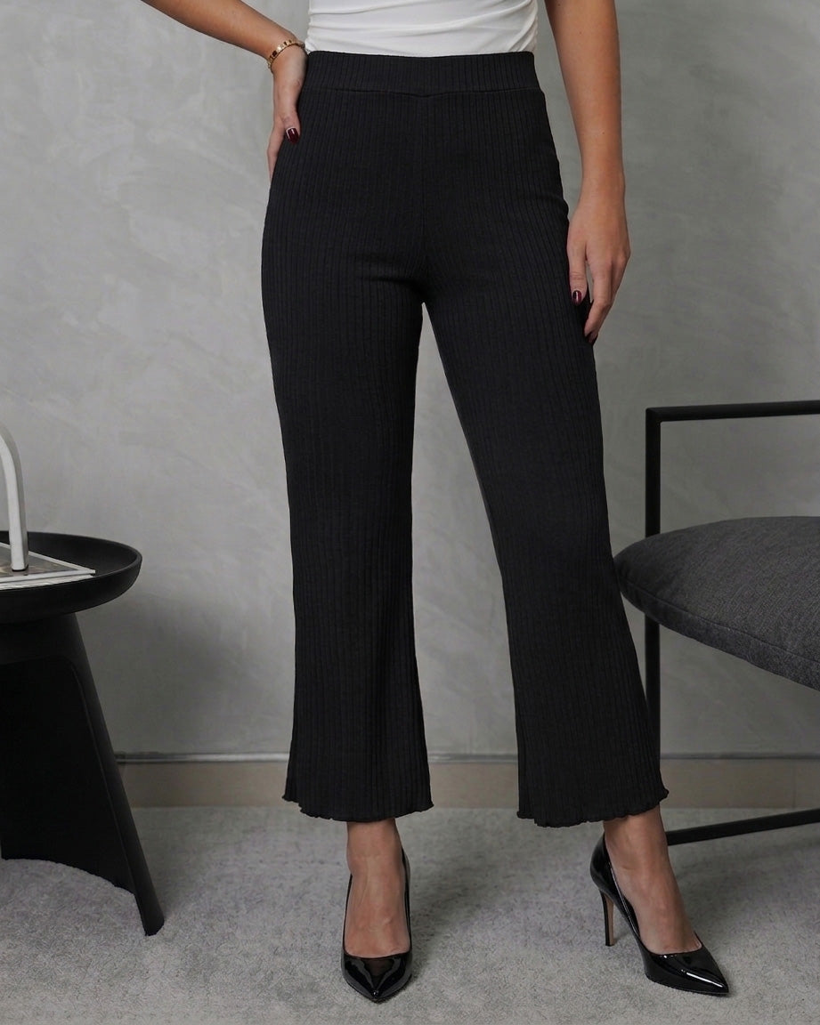 Pantalón acampanado acanalado corto