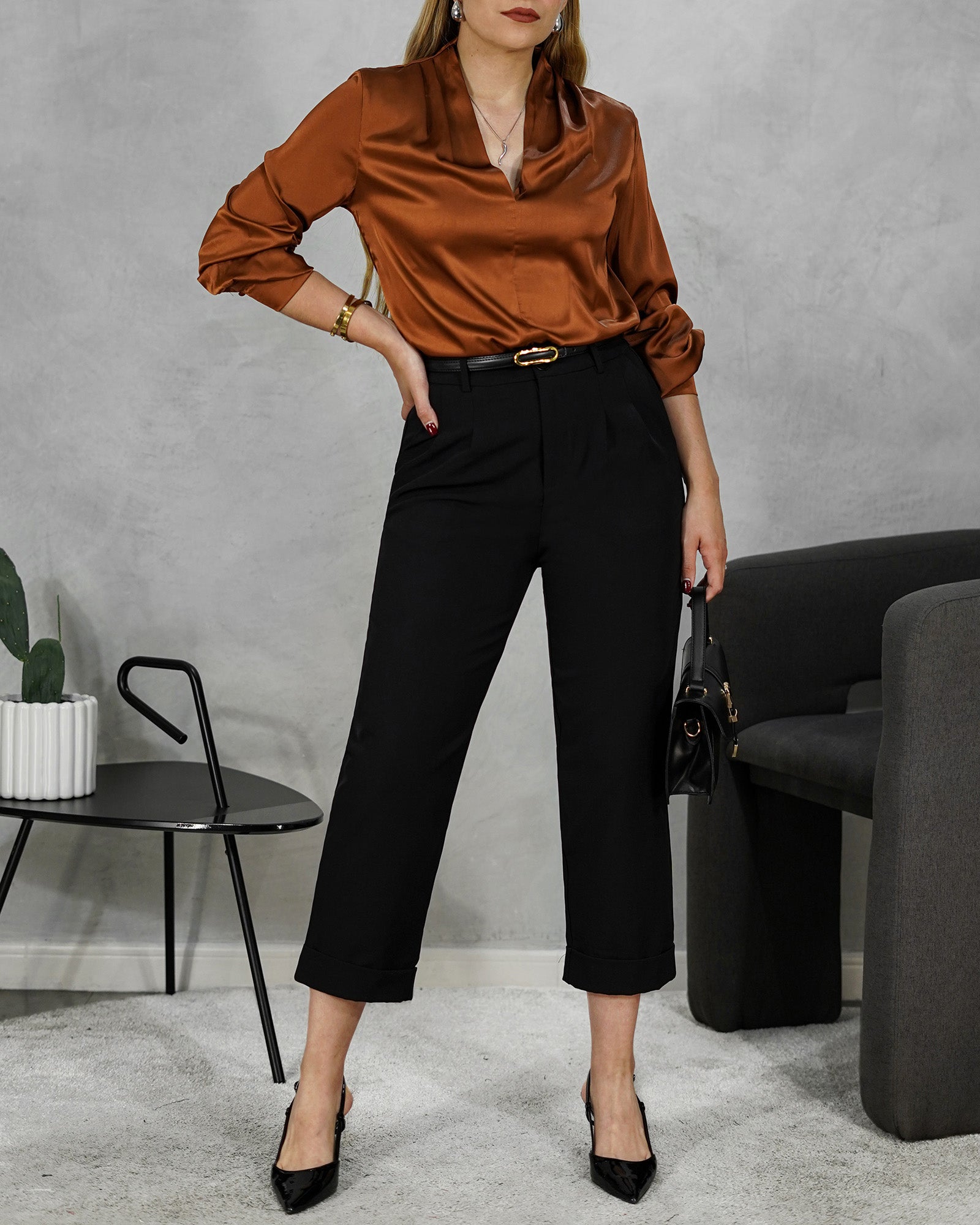 Pantalón recto con doblés en el tobillo