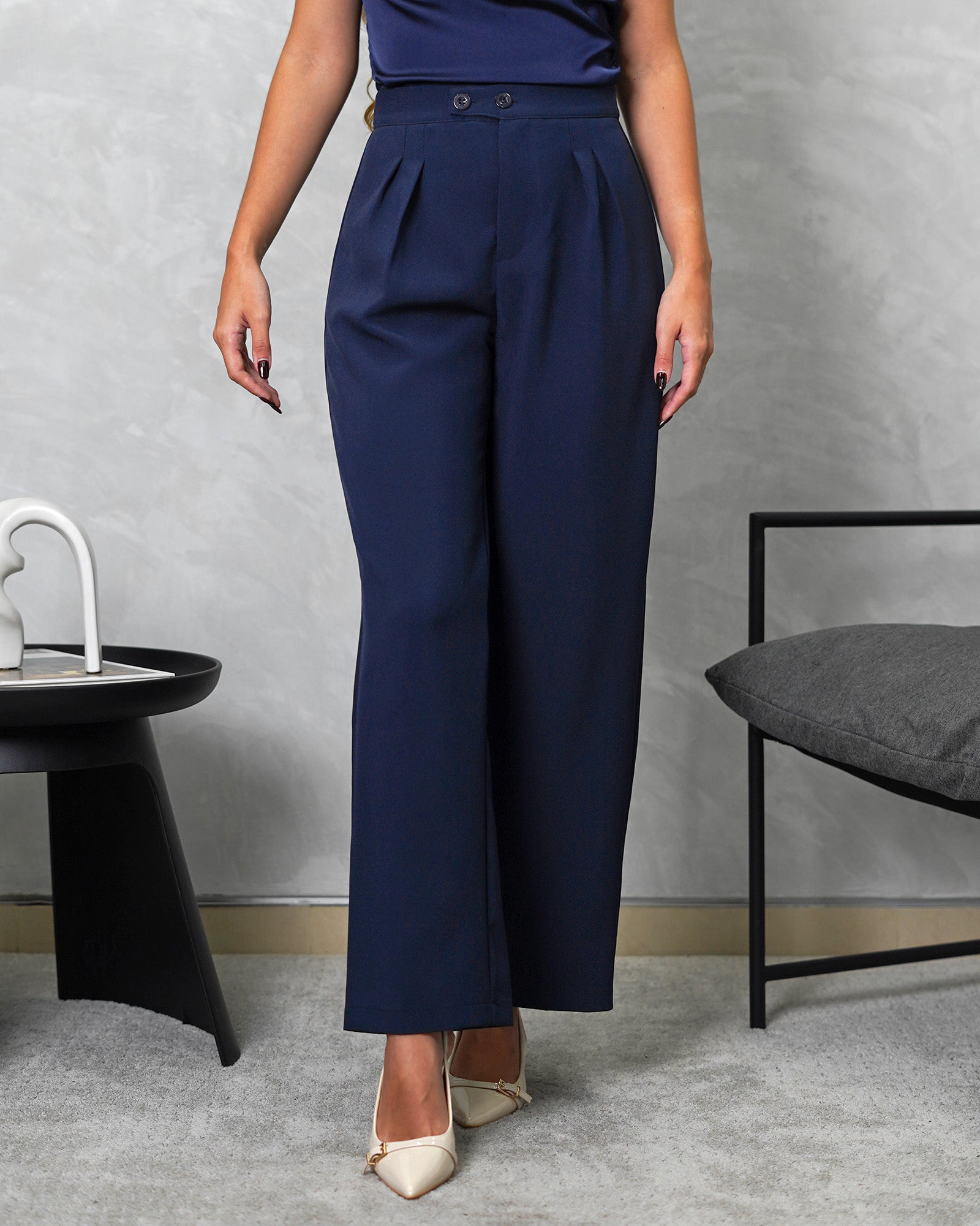 Pantalón recto de dos botones horizontales