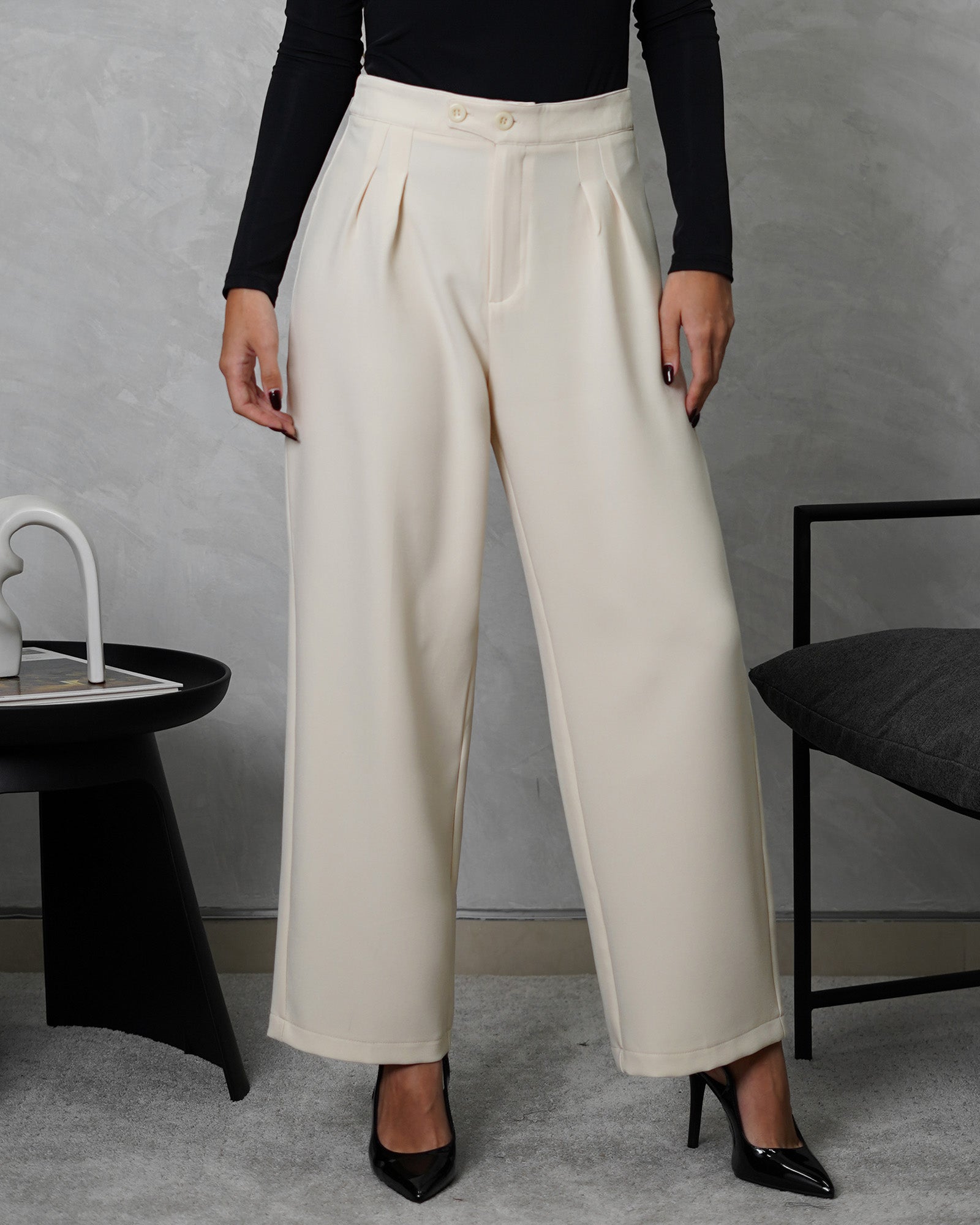 Pantalón recto de dos botones horizontales