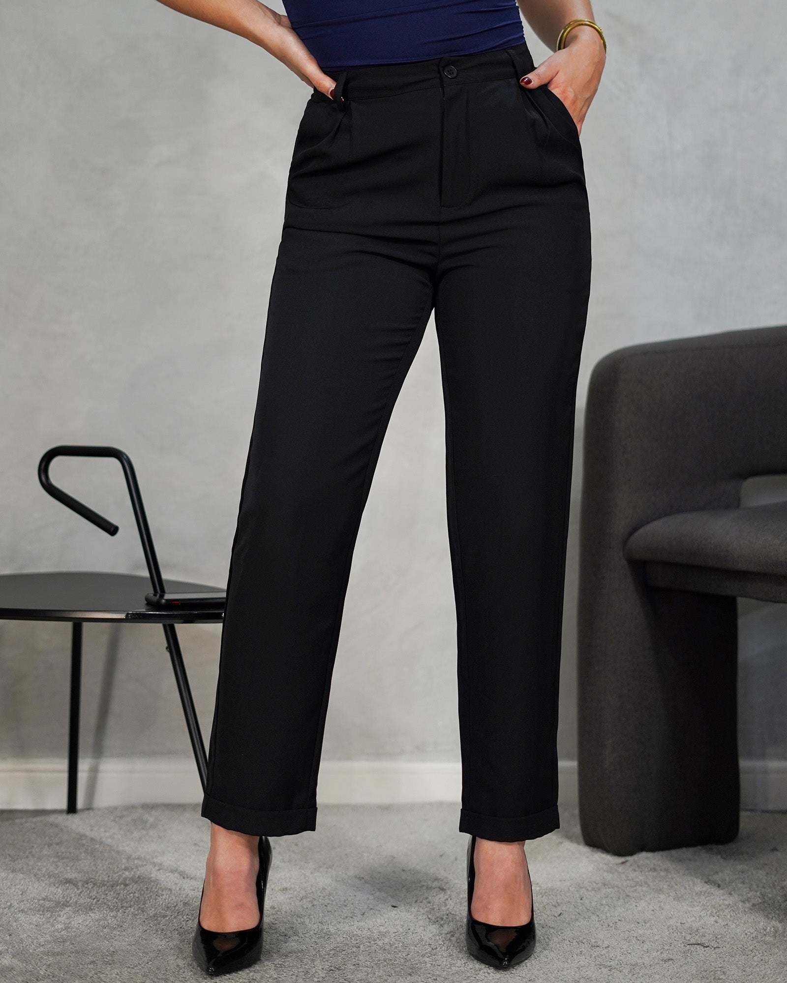 Pantalón tubo con doblés en tobillo