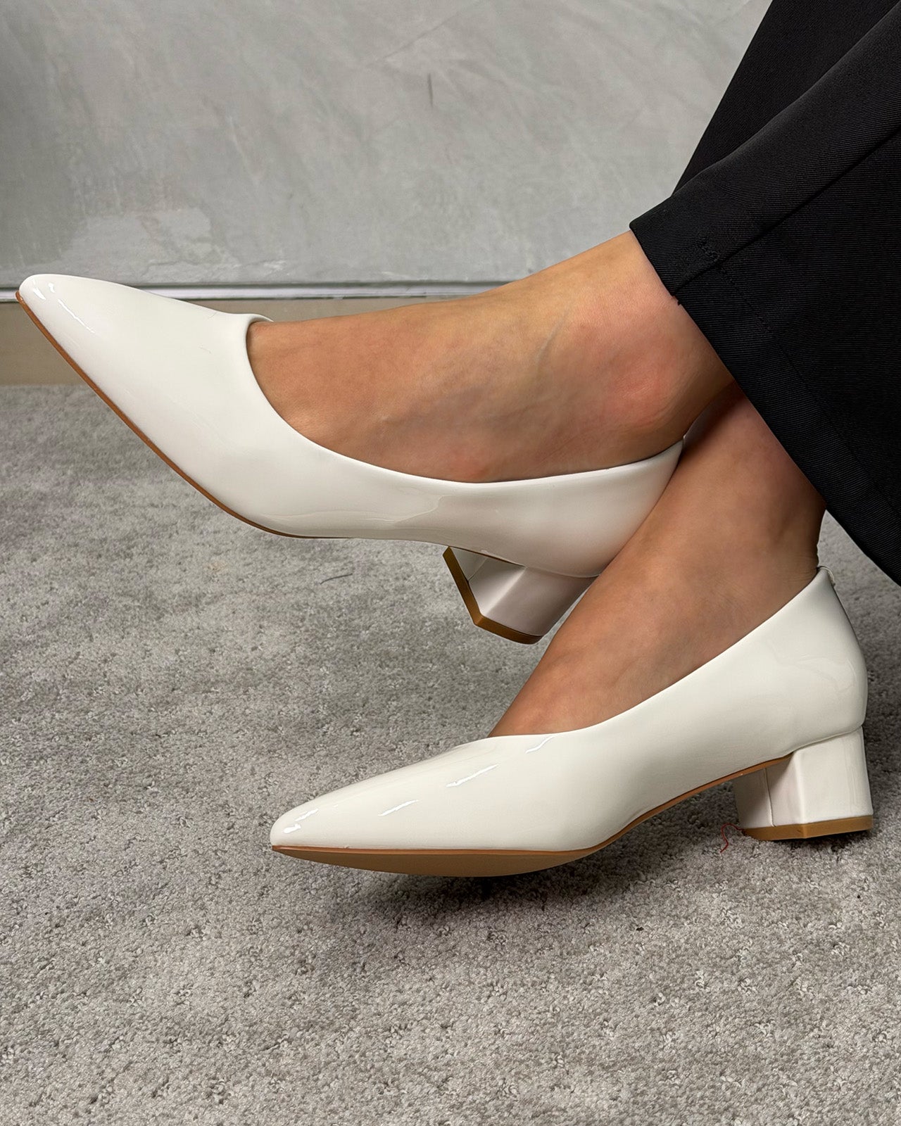 Stilettos patentes completos de tacón grueso bajo